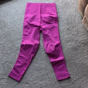 Lululemon Athletica  Leggings High Waist Performance sized 6/ fuchsia color tone